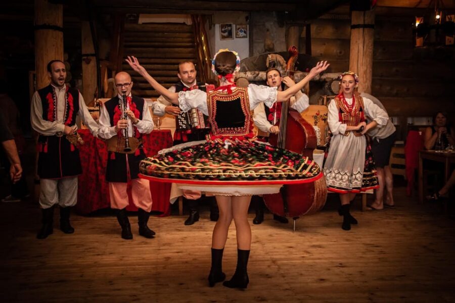 Krakow: Polish Folk Night with Dinner and Unlimited Drinks - Getting There: The Double-Decker Bus to Kryspinów Lake