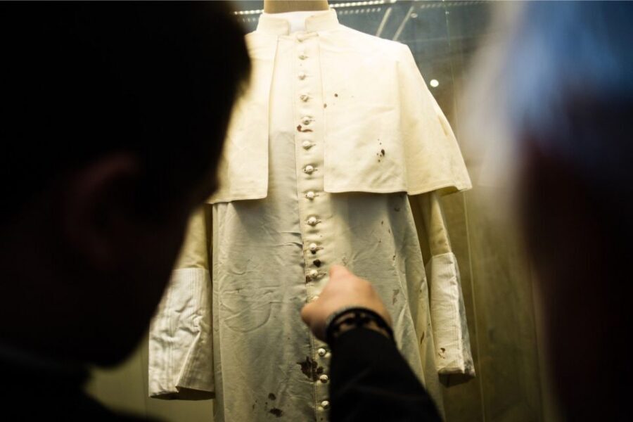 Krakow: Pope John Paul II Guided Tour with Home & Sanctuary - Price and Value: Is $93 Worth It?