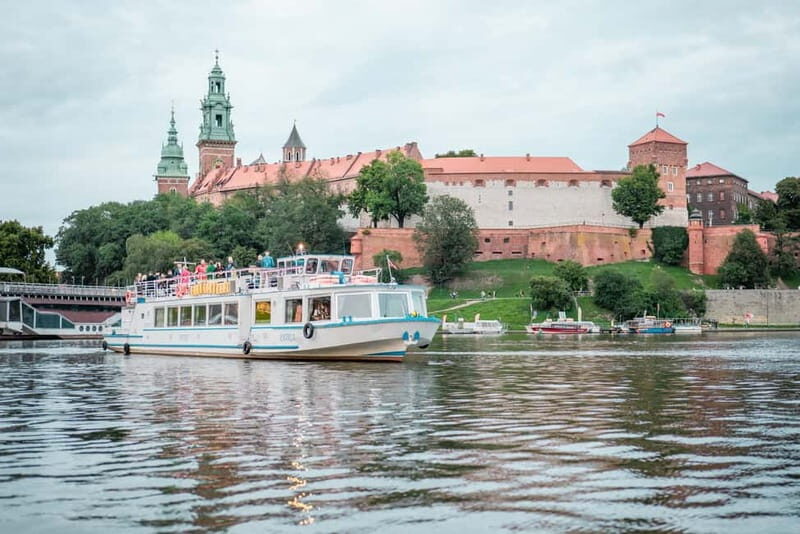 Krakow: Private Evening Boat Tour - Where you meet and how the cruise gets rolling