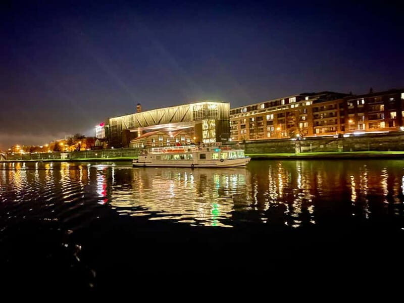 Krakow: Private Evening Boat Tour - Wawel Castle at the halfway point: when to take your best photo