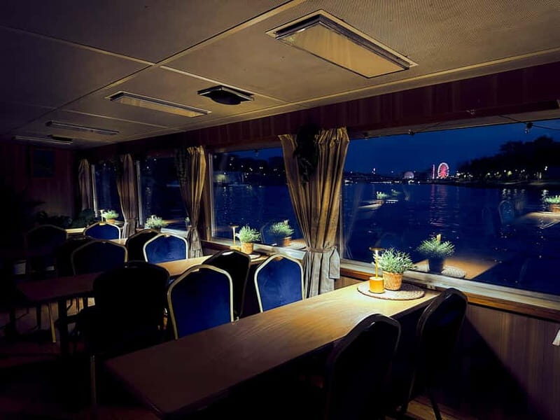 Krakow: Private Evening Boat Tour - Comfort in rain or cold: open-air vs closed-ship moments