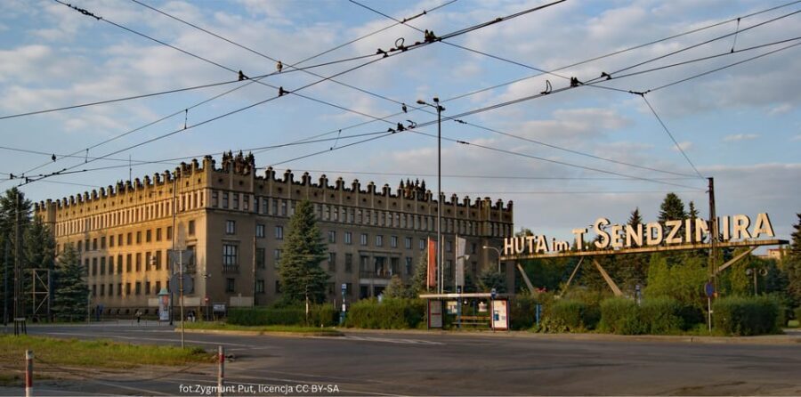 Krakow: Private Nowa Huta Adventure Tour in Communist Cars - The 2.5-Hour Upgrade: Old Photos, Retro Refreshments, and a 1950s Shop