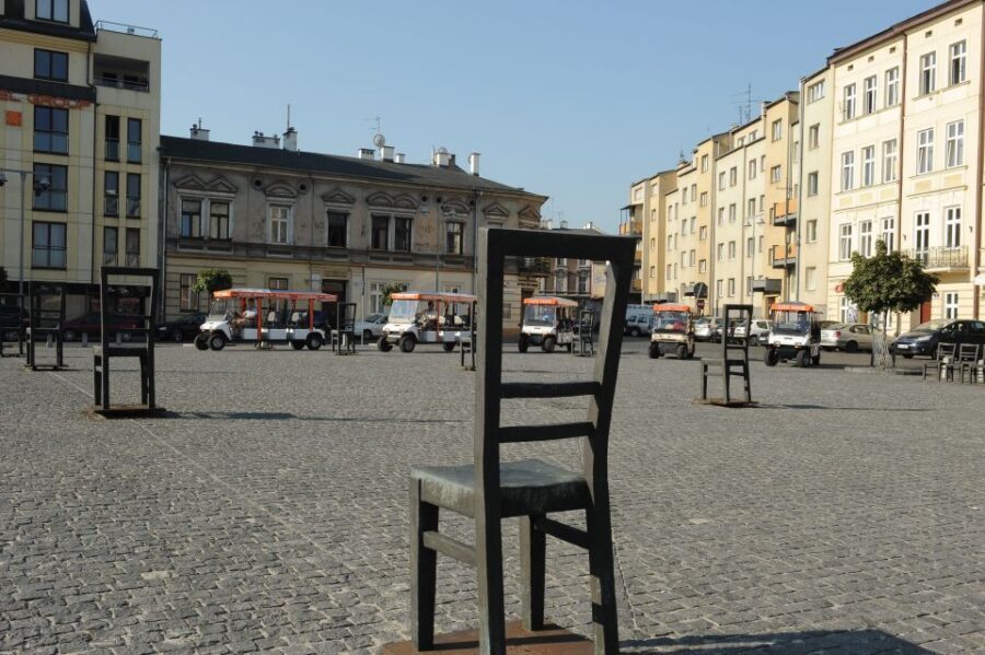 Krakow: Private Sightseeing by Electric Car - Kazimierz and the former Jewish Quarter: narrow lanes, big context