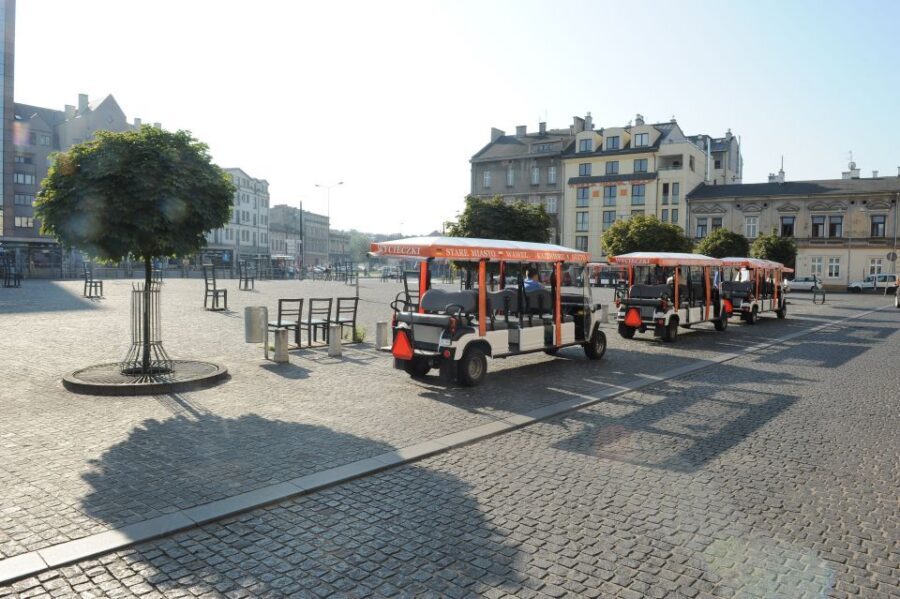 Krakow: Private Sightseeing by Electric Car - Audio guide in 16 languages: clarity you can control