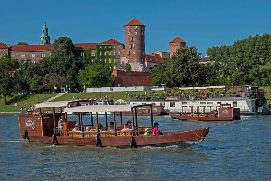 Krakow: Private Traditional Gondola Cruise - Key things to know before you board