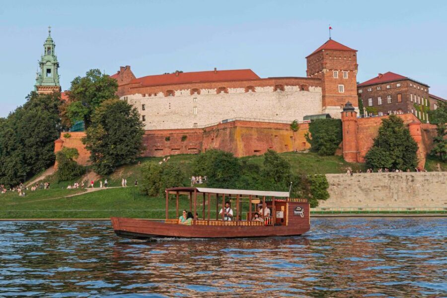 Krakow: Private Traditional Gondola Cruise - Who should book this gondola cruise