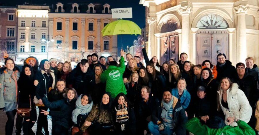 Krakow: Pub, Bar & Club Crawl - The 10 PM Starter Bar: Unlimited Drinks and Icebreaker Games