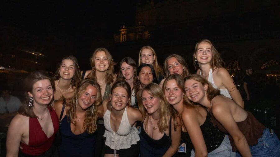 Krakow: Pub Crawl 1H Open Bar, VIP Entry & Welcome Shots - Key things I’d bank on before you go
