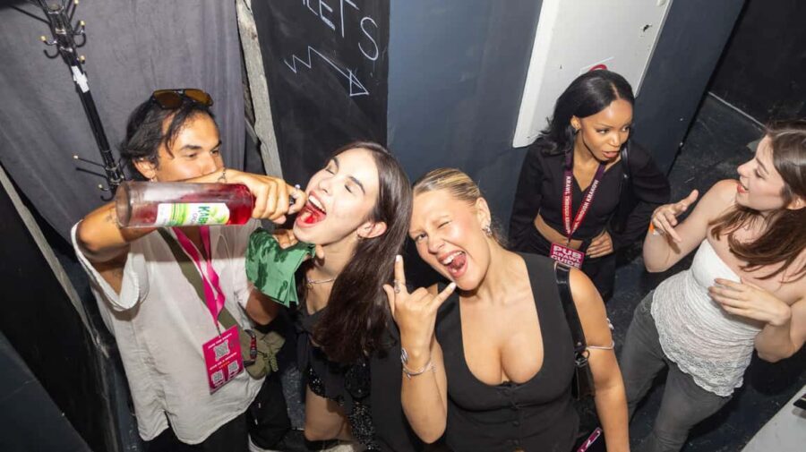 Krakow: Pub Crawl 1H Open Bar, VIP Entry & Welcome Shots - Who Should Book This Pub Crawl