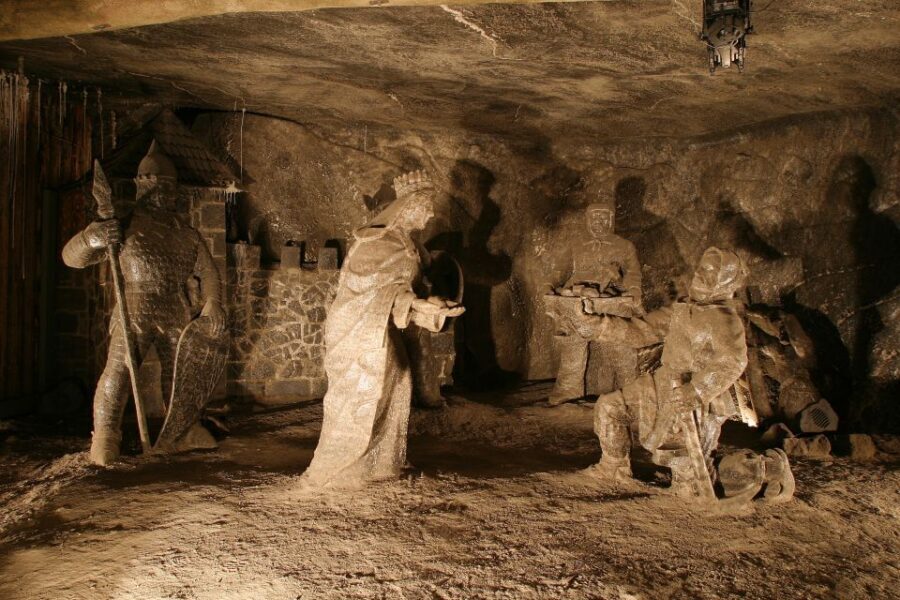 Krakow: River Cruise and Wieliczka Salt Mine Group Tour - How the live guide + audio format works in practice