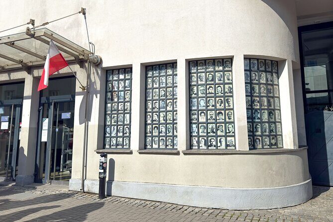 Krakow: Schindler's Factory & Ghetto Guided Tour - Inside the narrow rooms: how the museum keeps you focused