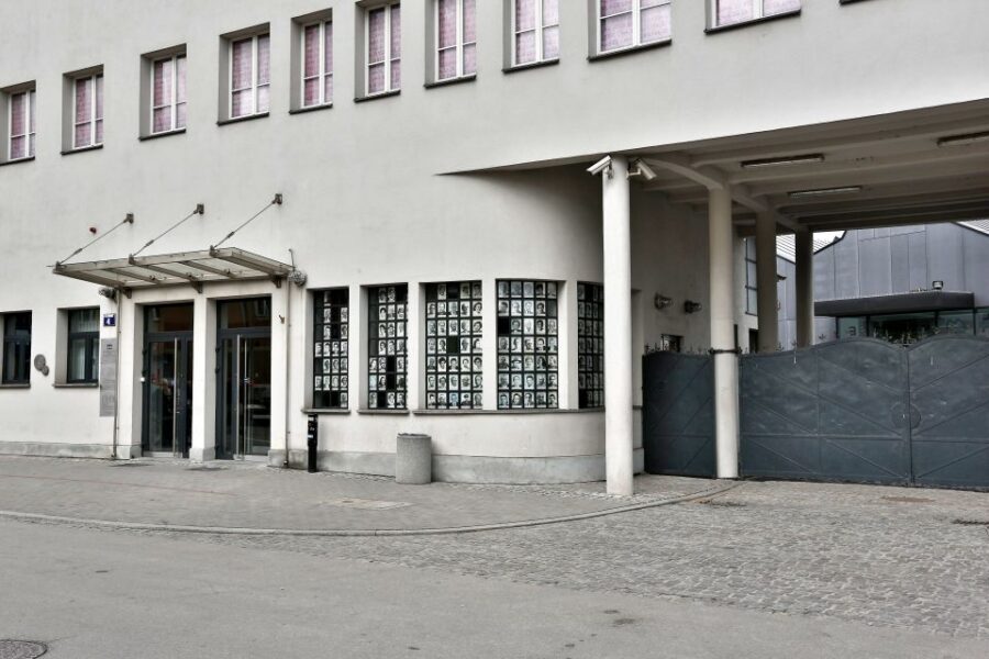 Krakow: Schindler's Factory Guided Tour with Entry Ticket - Price and value: what $25 buys you in Krakow