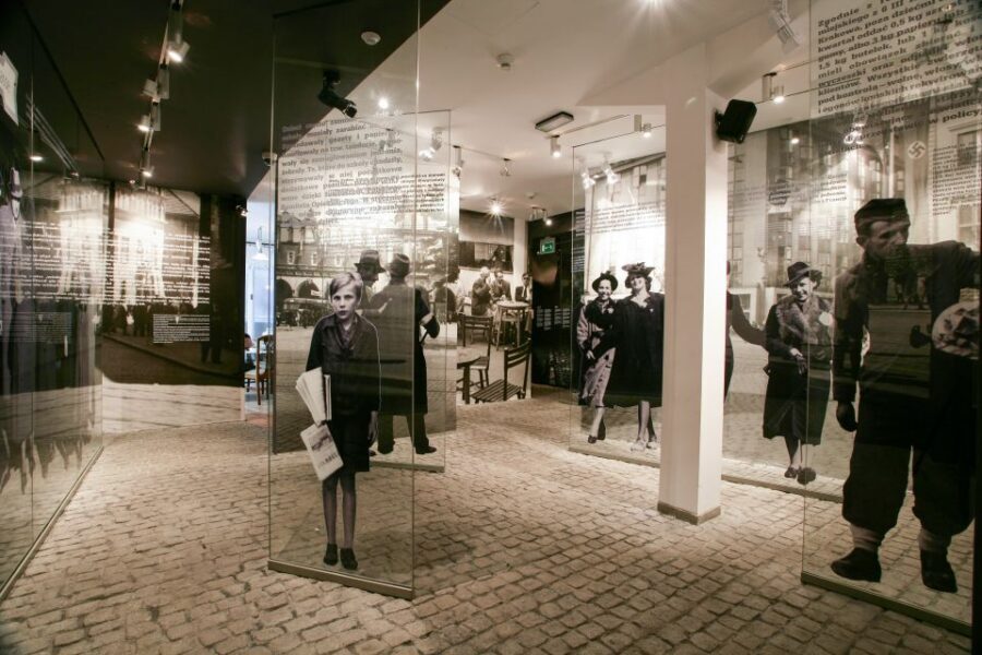 Krakow: Schindler's Factory Guided Tour with Entry Ticket - Getting there and handling the basics at ul. Lipowa 4