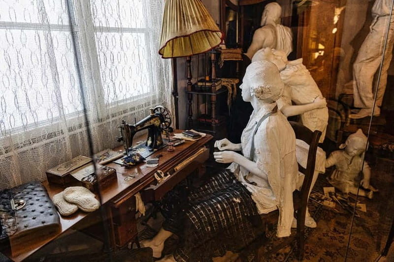 Krakow: Schindler's Factory Ticket and Guided Tour Option - Wandering Through Wartime Kraków: Interiors, Photos, and Documentary Film