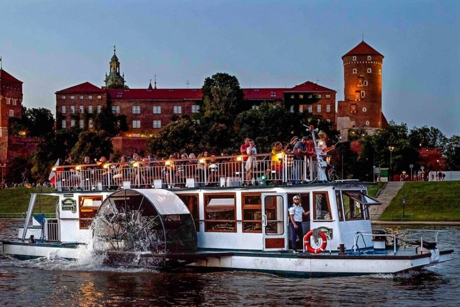 Krakow: Sightseeing Cruise by Vistula River - Getting Onto the Boat at Aqua Fun (and Not Wasting Time)
