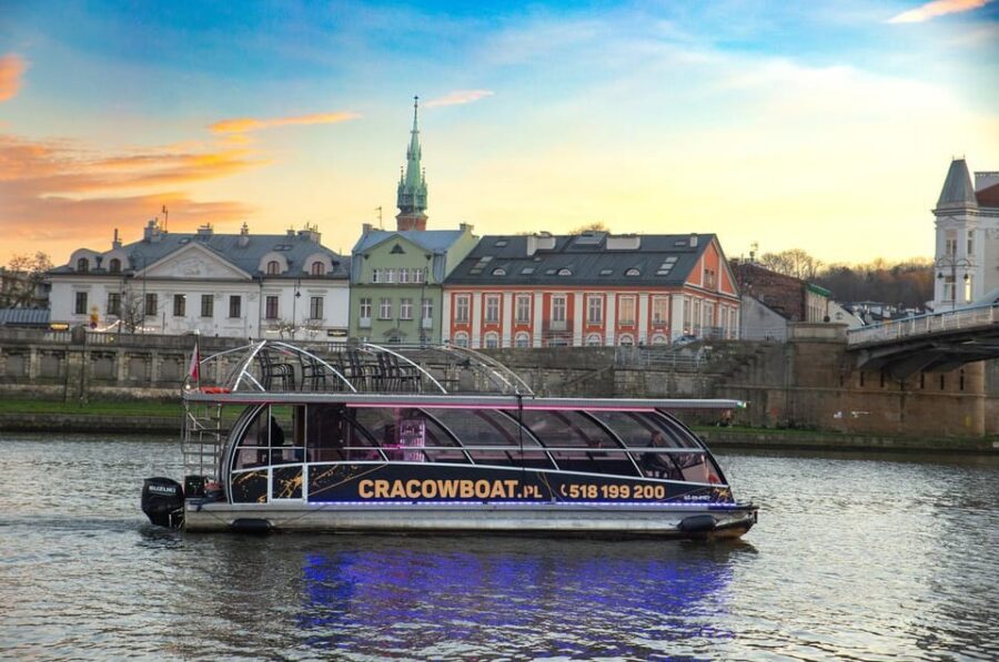 Krakow: Sightseeing Cruise on Vistula River with Audio Guide - Timing and weather: when to go for the best experience
