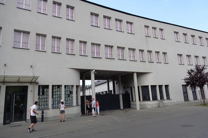 Krakow: Skip the line Oskar Schindler’s Museum Private Tour - Logistics that affect your day more than you’d think