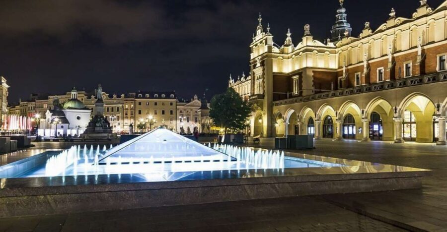 Krakow: Skip-the-Line Rynek Underground Museum Guided Tour - Guided and time-based: how the tour keeps moving (for better or worse)