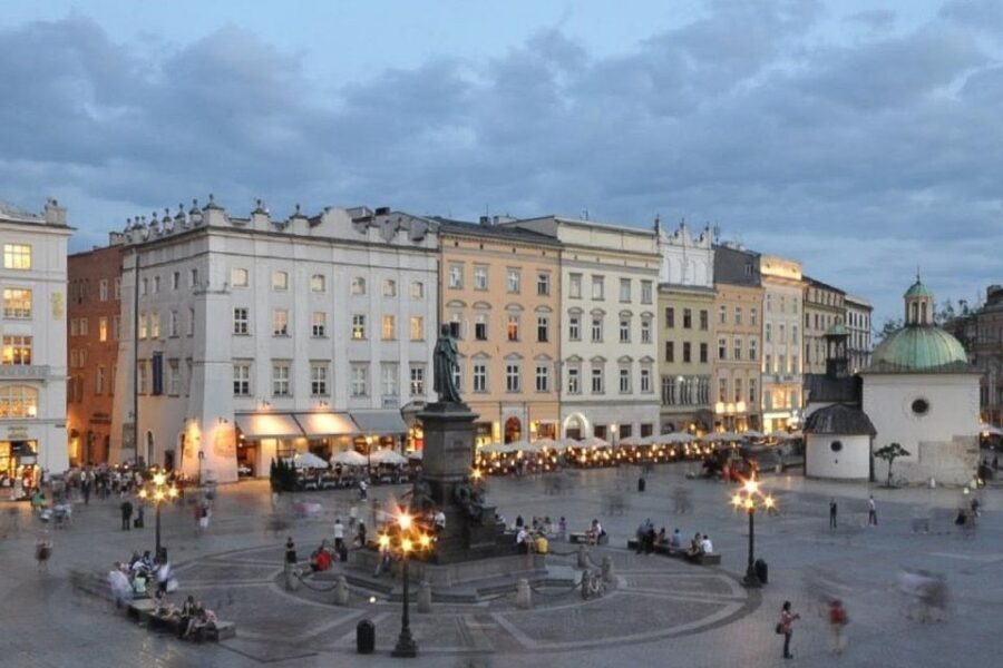 Krakow: Skip the Line Underground Museum Private Guided Tour - Two Hours Under the Market Square: Corridors, Cellars, and Excavation Finds