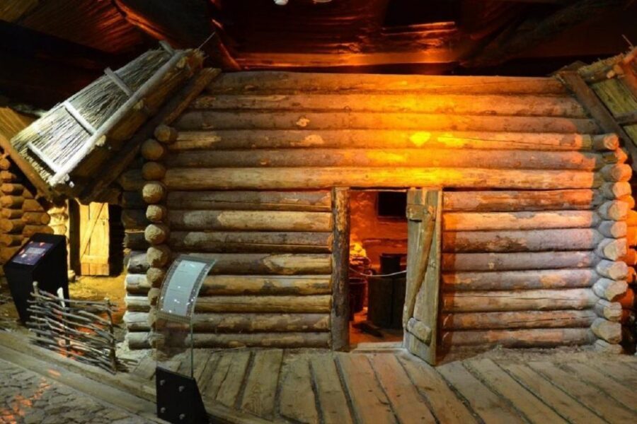 Krakow: Skip the Line Underground Museum Private Guided Tour - Private Group Size: Why Small Beats Crowded Underground