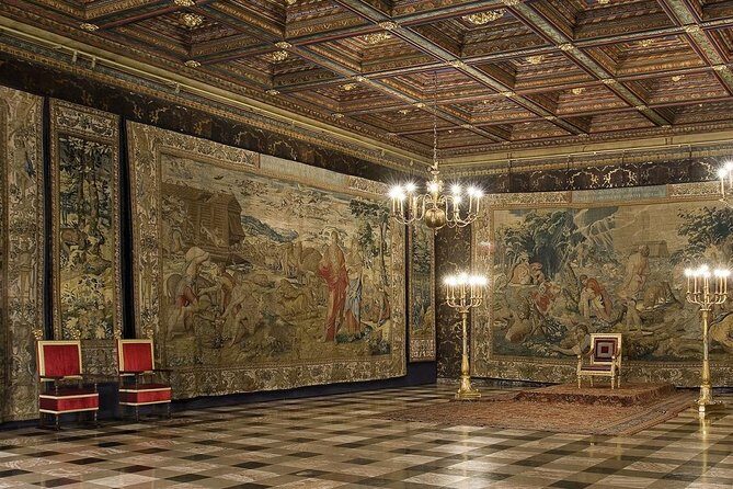 Krakow Skip The Line Wawel Castle and Cathedral Private Tour - Skip-the-line at Wawel Royal Castle: why it changes the whole day