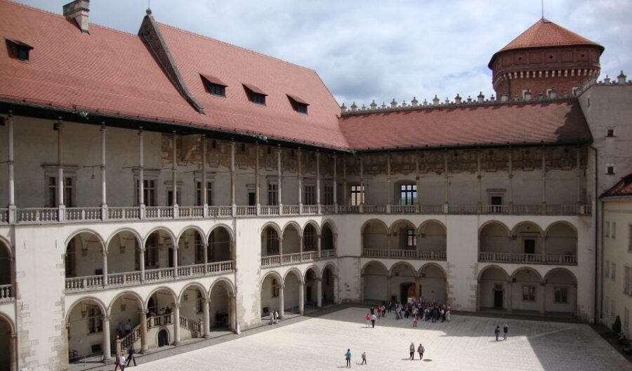 Krakow: Skip-the-Line Wawel Castle and Hill Guided Tour - Who should book this Wawel skip-the-line tour