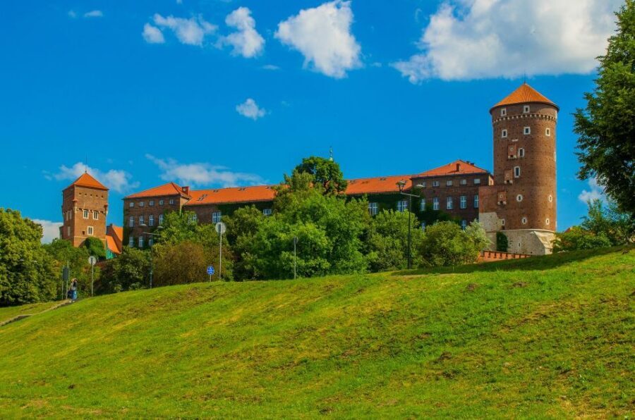Krakow: Skip-the-Line Wawel Castle and Hill Guided Tour - The 30-head ceiling: the detail you’ll remember later