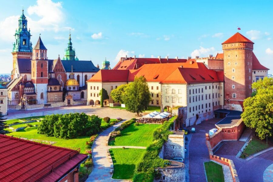Krakow: Skip-the-Line Wawel Castle and Hill Guided Tour - Guides and pacing: when the story clicks