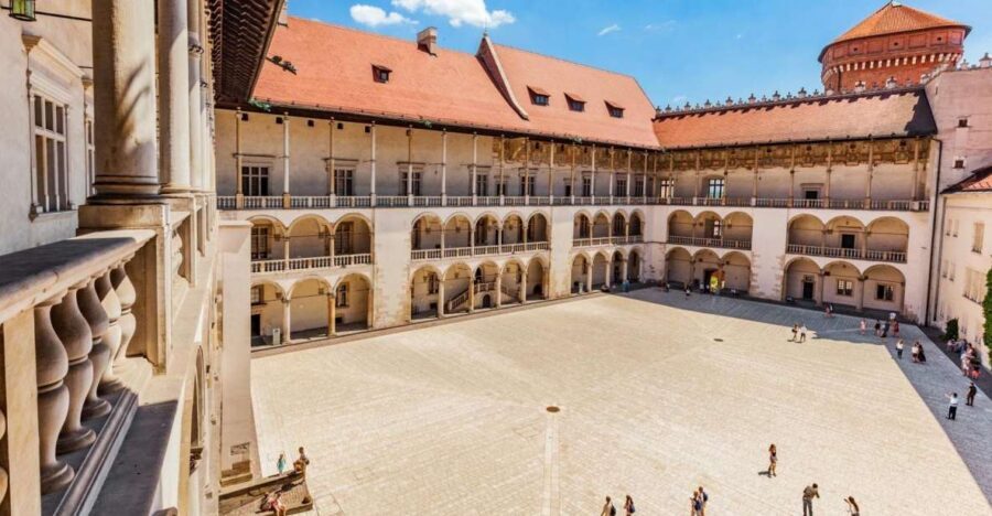 Krakow: Skip-the-Line Wawel Castle and Hill Guided Tour - Meeting at John Paul II Monument and keeping the visit smooth