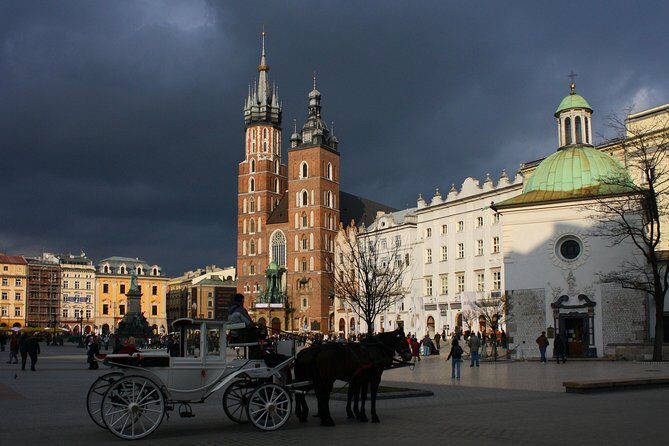 Krakow: Skip-the-Line Wawel Castle & Old Town Guided Tour - Key highlights worth your time