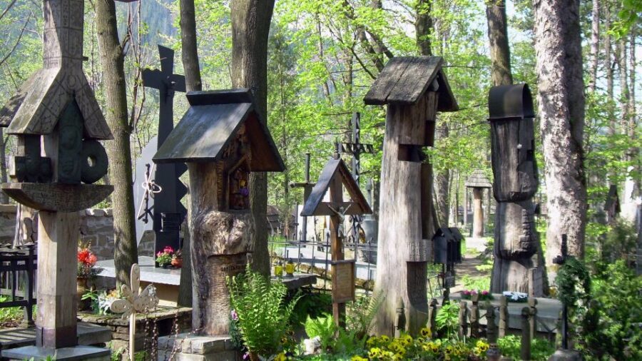 Krakow: Tatra Mountains and Zakopane Full-Day Private Tour - Pęksowy Brzyzek Cemetery: A quiet stop that sticks