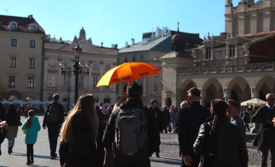 Krakow: The Old Town Walking Tour - Entering Krakow’s Old Town: Why 150 Minutes Feels Just Right