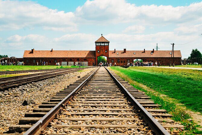 Krakow to Auschwitz-Birkenau Live Guided Tour & Hotel Pick-up - The short break and the switch to Birkenau (Auschwitz II)