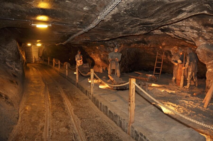 Krakow: Vistula River Cruise and Wieliczka Salt Mine Tour - Meeting at Bulwar Inflancki: Find the Boat Without Stress