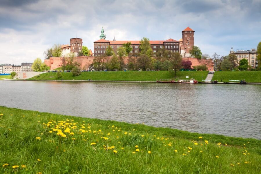 Krakow: Vistula River Cruise and Wieliczka Salt Mine Tour - Underground Halls and Lakes: What You’ll See Along the 3+ Kilometer Route
