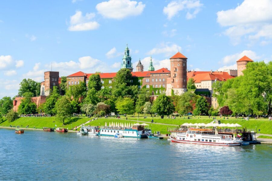 Krakow: Vistula River Cruise with Historical Views - Podgórze and Kazimierz from the water: seeing Krakow’s identity fast