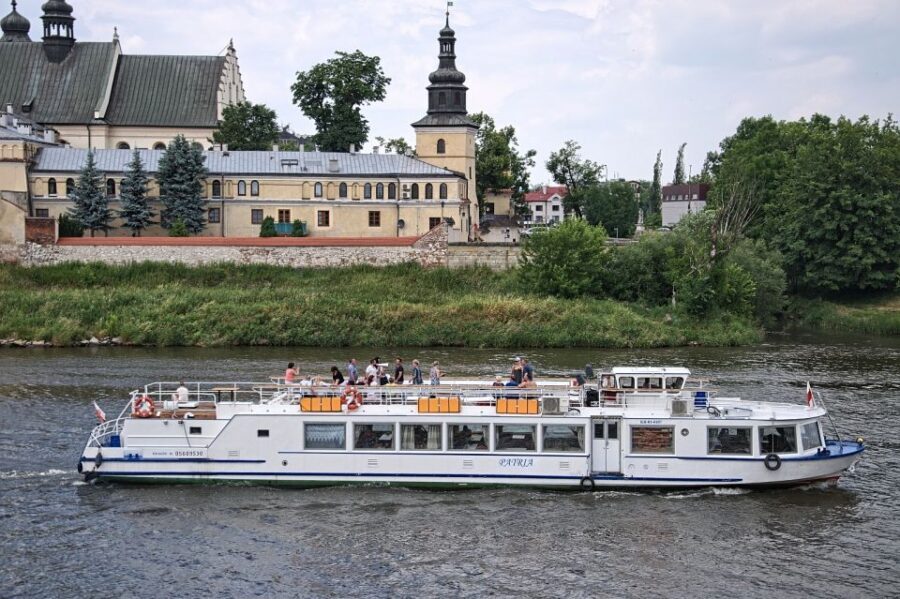 Krakow: Vistula River Panoramic Boat Tour ️ - The Route: From Wawel to Zwierzyniec, then Kazimierz and Back