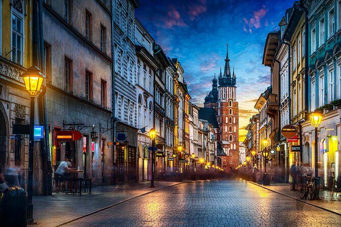 Krakow Walking Tour with Audioguide on Your Smartphone - St. Mary’s Basilica and Market Square: where Krakow shows off