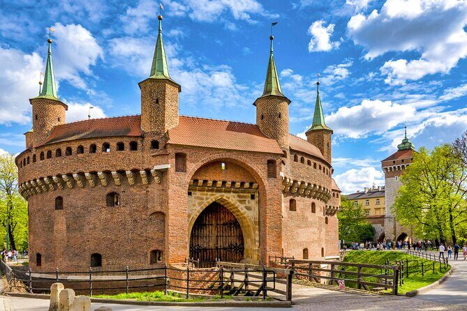 Krakow Walking Tour with Audioguide on Your Smartphone - Bishop Erasmus Ciolek Palace and Kanonicza Street: art, clergy, and old streets