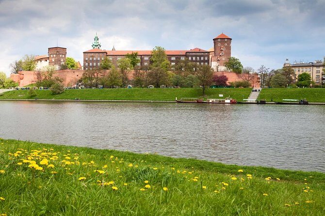 Krakow: Wawel Castle & Cathedral Guided Tour - Key moments worth planning for