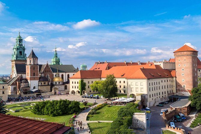 Krakow: Wawel Castle & Cathedral Guided Tour - Wawel in 2 Hours: What You’ll Really Be Seeing