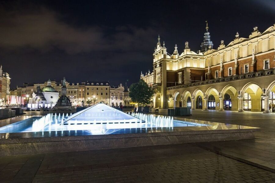 Krakow: Wawel Castle, Cathedral, Rynek Underground & Lunch - Wawel Cathedral: coronations, tombs, chapels, and the Sigismund Bell