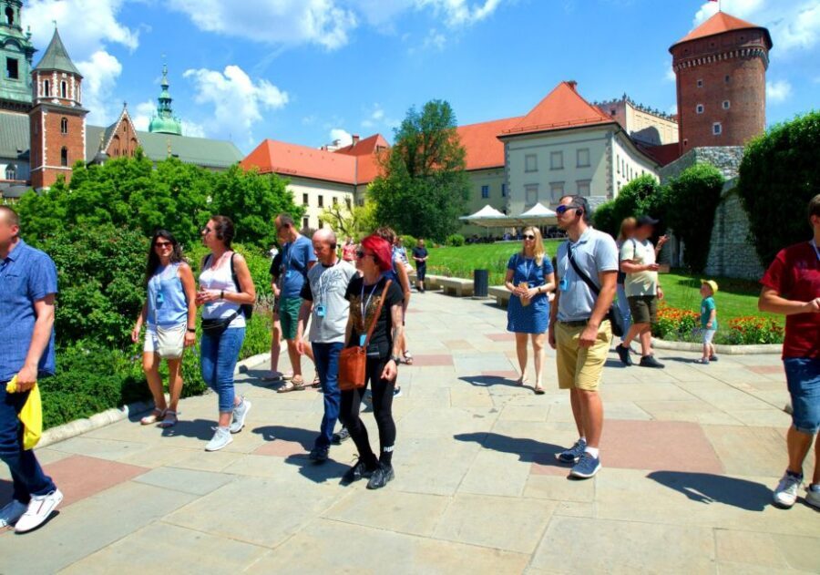 Krakow: Wawel Castle Guided Tour with Entry Tickets - Getting There: The Kanonicza 25 Meeting Point Hack