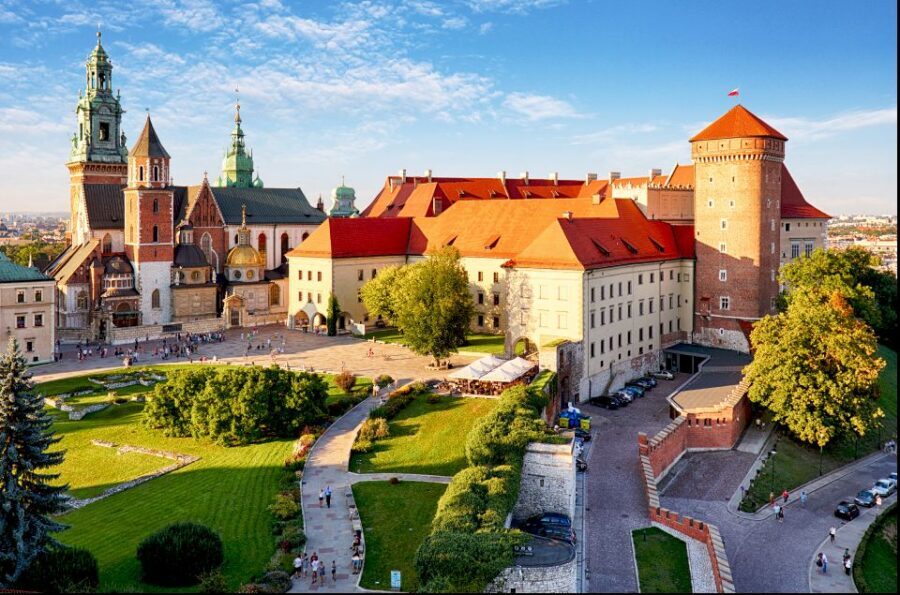 Krakow: Wawel Castle Guided Tour with Entry Tickets - The Short Walk Up Wawel Hill Sets the Pace