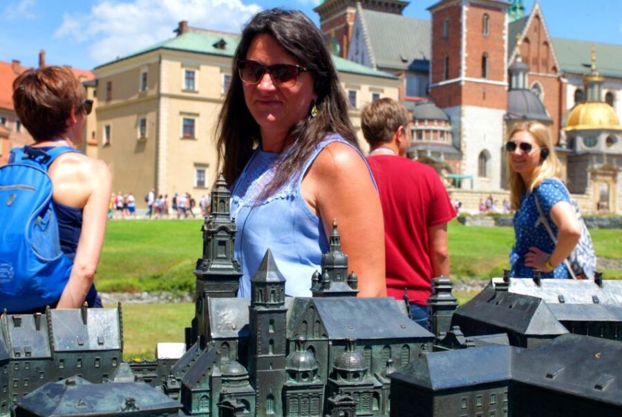 Krakow: Wawel Castle Guided Tour with Entry Tickets - What Your Skip-the-Line Ticket Actually Covers (and What It Doesn’t)