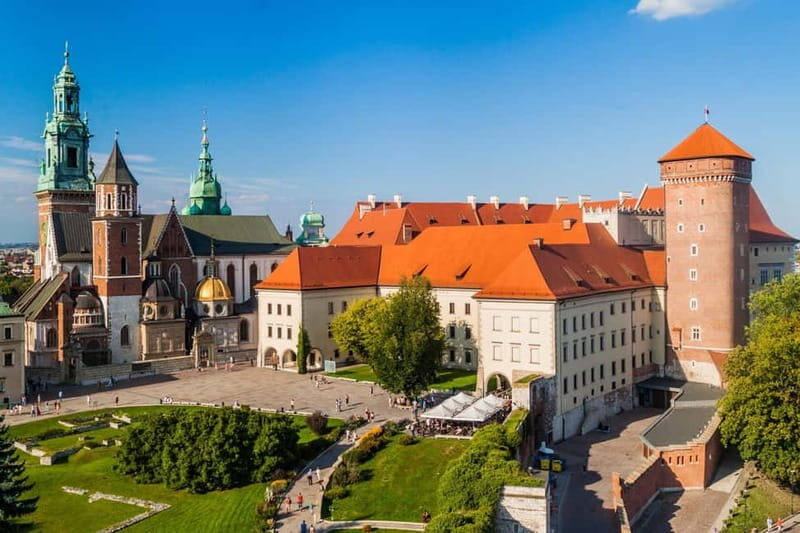 Krakow: Wawel Cathedral Guided Tour with Admission Tickets - Where You Start at Wawel: John Paul II Monument as Your Quick Orientation