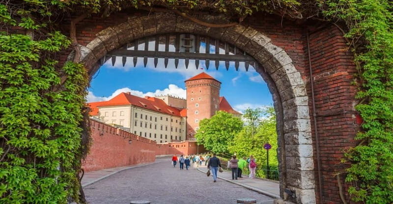 Krakow: Wawel Cathedral Guided Tour with Admission Tickets - Timing, Pace, and Group Size: Why Up to 15 People Feels Right Here