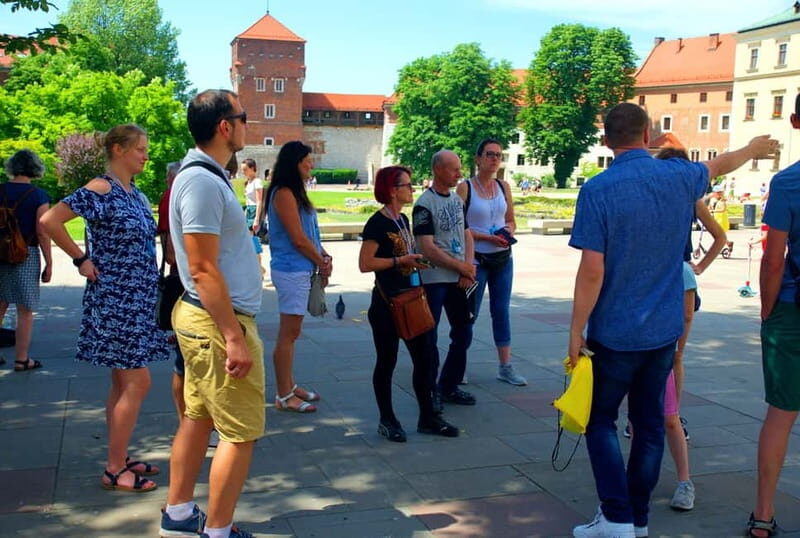 Krakow: Wawel Guided Tour – Cathedral and/or Castle - Meeting at Kanonicza 25 and keeping your timing stress low