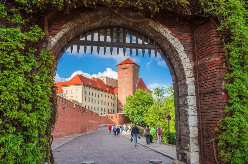Krakow: Wawel Hill Audioguide Tour - Royal Castle Grounds: Main Courtyard and the Arcaded Courtyard