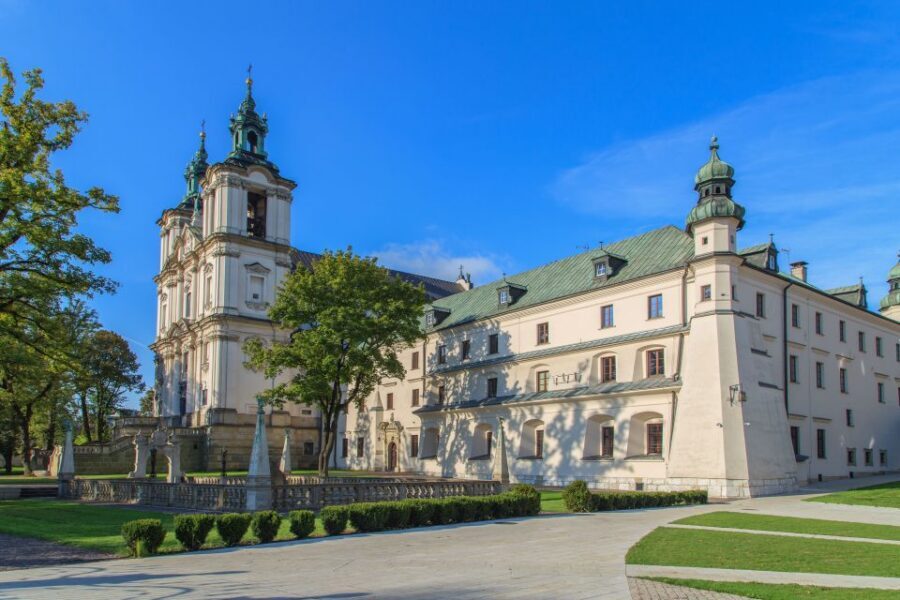 Krakow: Wawel Hill Audioguide Tour - Languages and How to Choose the Right Audio